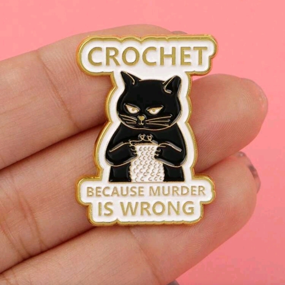 Black and Gold Cat Crochet Enamel Pin Brooch - Picture 5 of 6